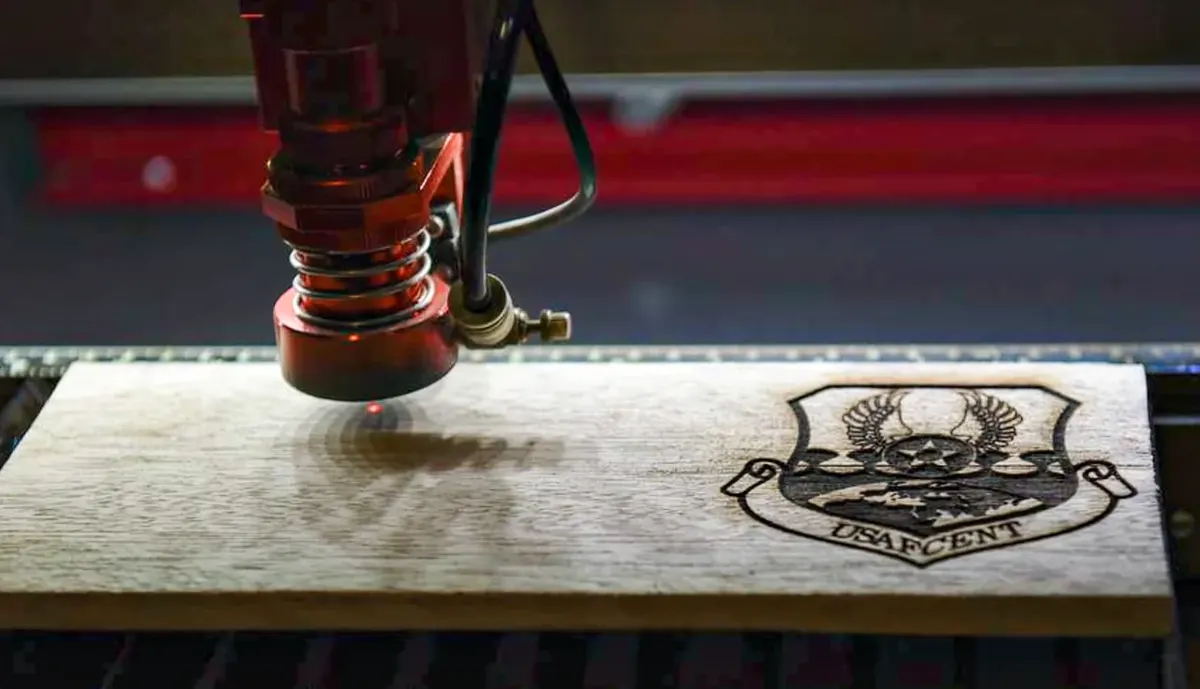 Grabado láser en madera — Croma Studio